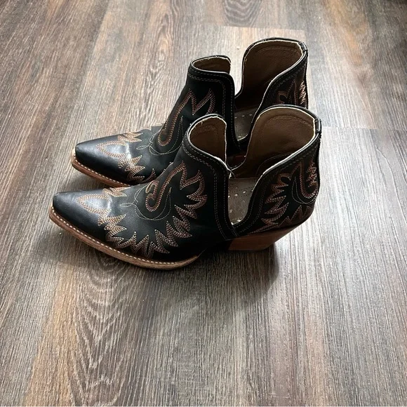 Ariat Black and Tan Embroidered Heeled Boots - Picture 2 of 3